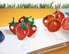 Load image into Gallery viewer, The Very Hungry Caterpillar 3D Pop Up Book (In Mandarin)